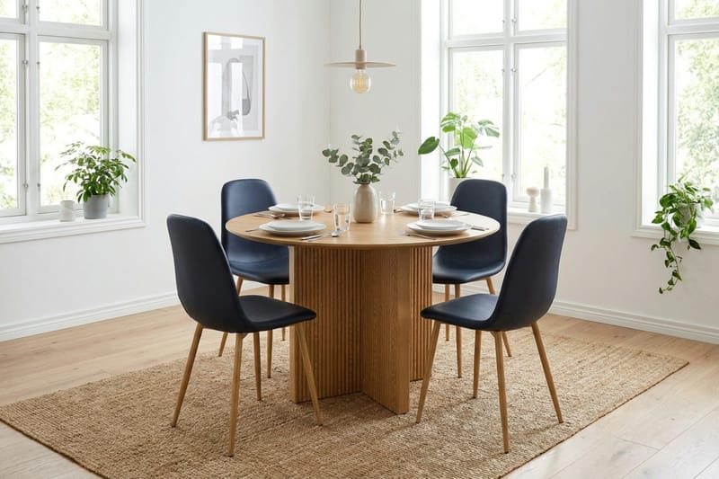 Edda Matgrupp runt 110 cm Ek med 4 Nibe Matstolar - Ek - Products - Möbler - Bord & matgrupp - Matgrupp