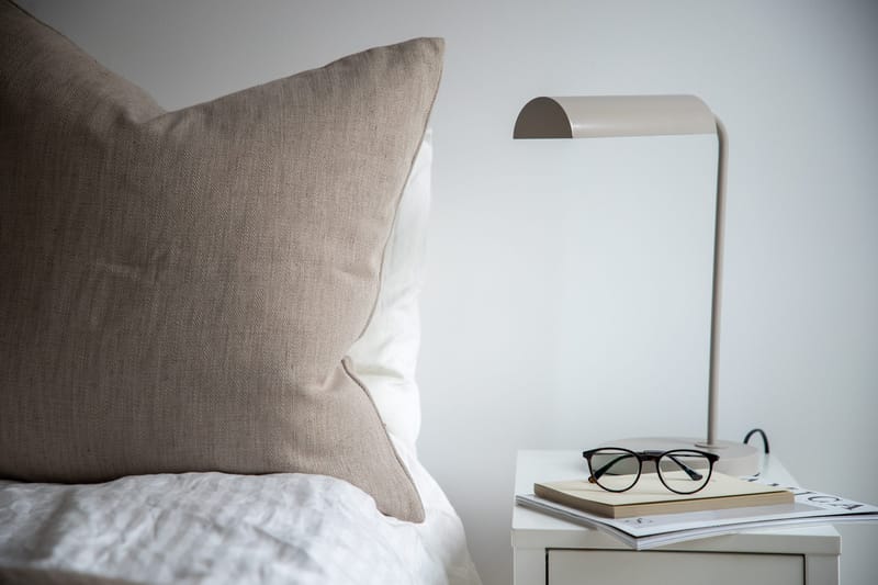 Harmonica Bordslampa - Beige - Products - Belysning - Lampor & belysning inomhus - Sovrumslampa - Sänglampa - Sängbordslampa