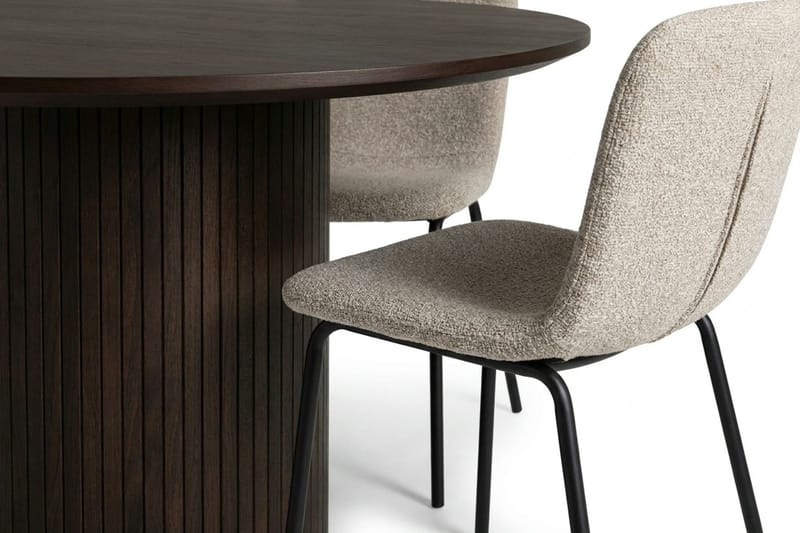 Kopparbo Matgrupp runt 110 cm Rökt Ek med 4 Katy Matstolar - Rökt ek - Products - Möbler - Bord & matgrupp - Matgrupp