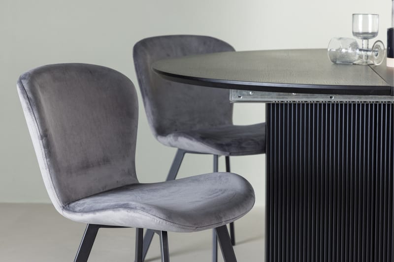 Matilda Matgrupp 130 cm Rund med 4 Lilja Stolar - Svart - Products - Möbler - Bord & matgrupp - Matgrupp