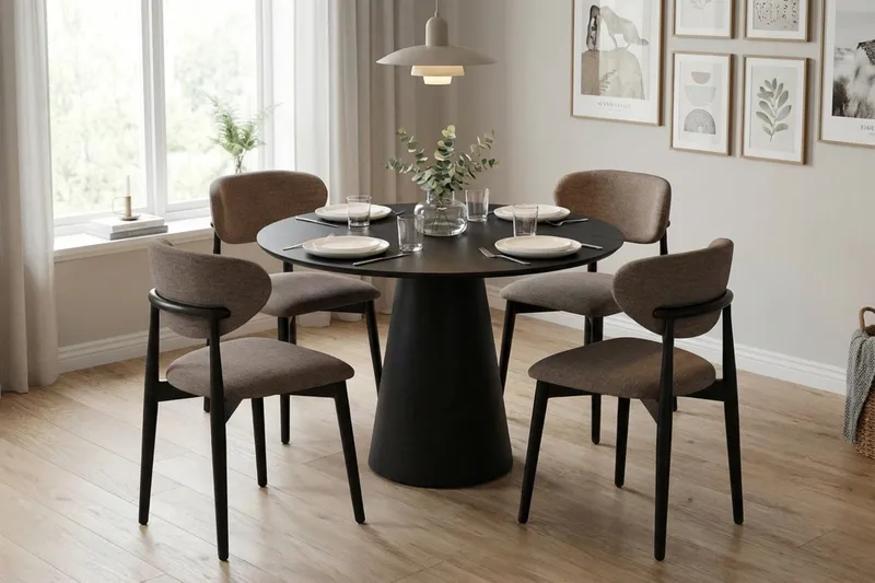 Siena Matgrupp runt 110 cm Svart med 4 Molly Matstolar - Svart - Products - Möbler - Bord & matgrupp - Matgrupp