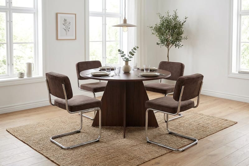 Vera Matgrupp runt 110 cm Valn öt med 4 Milva Matstolar - Valnöt - Products - Möbler - Bord & matgrupp - Matgrupp