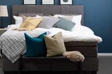 Sundborn Kontinentalsäng 210x200 - Grå - Products - Möbler - Säng - Kontinentalsäng