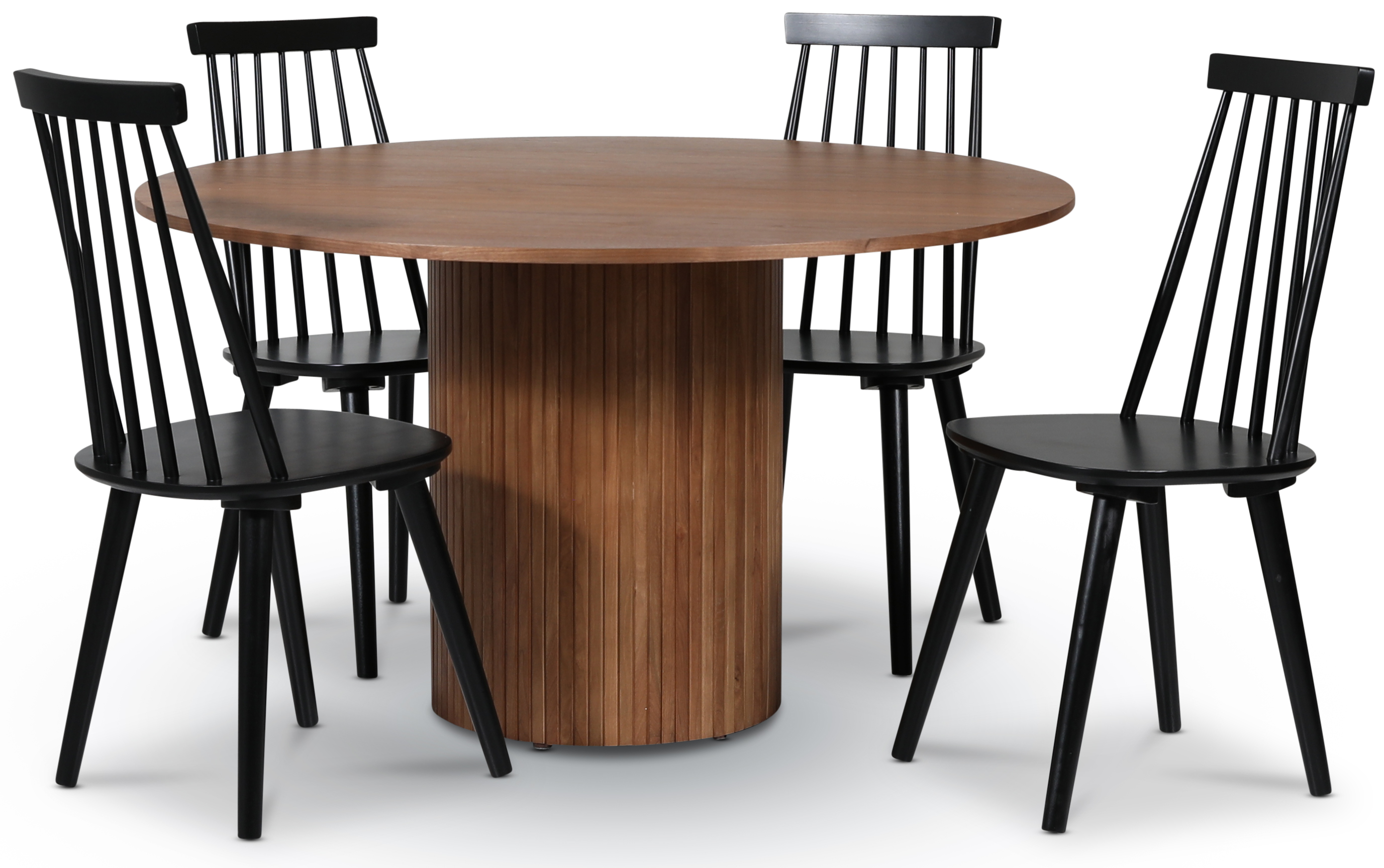 Pose spisegruppe: Bord Ø130 cm inkludert 4 stk Dalsland pinnestoler - Valnøtt Pose spisegruppe: Bord Ø130 cm inkludert 4 stk Dalsland pinnestoler - Valnøtt