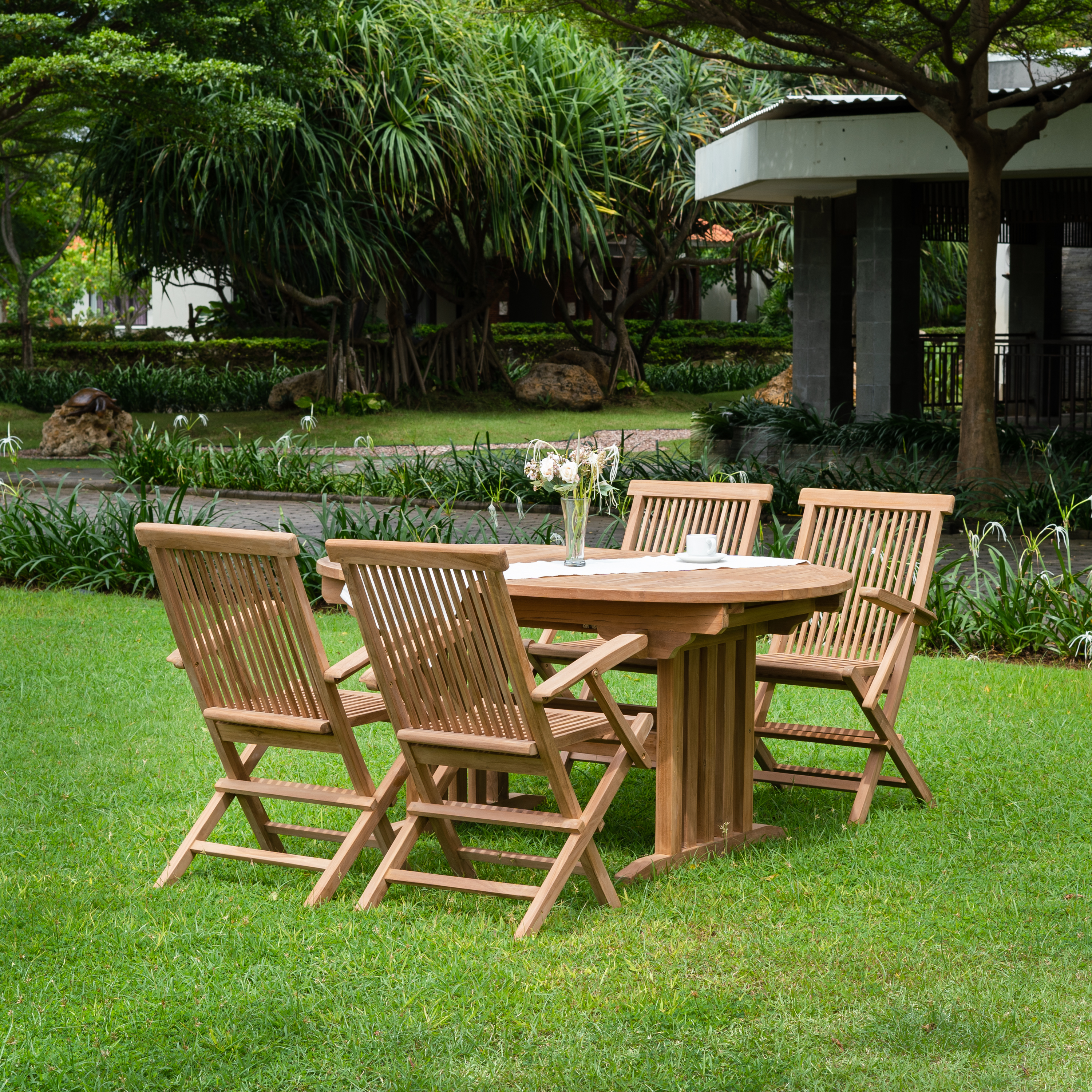 Salt� friluftsgruppe; spisebord med 4 lenestoler