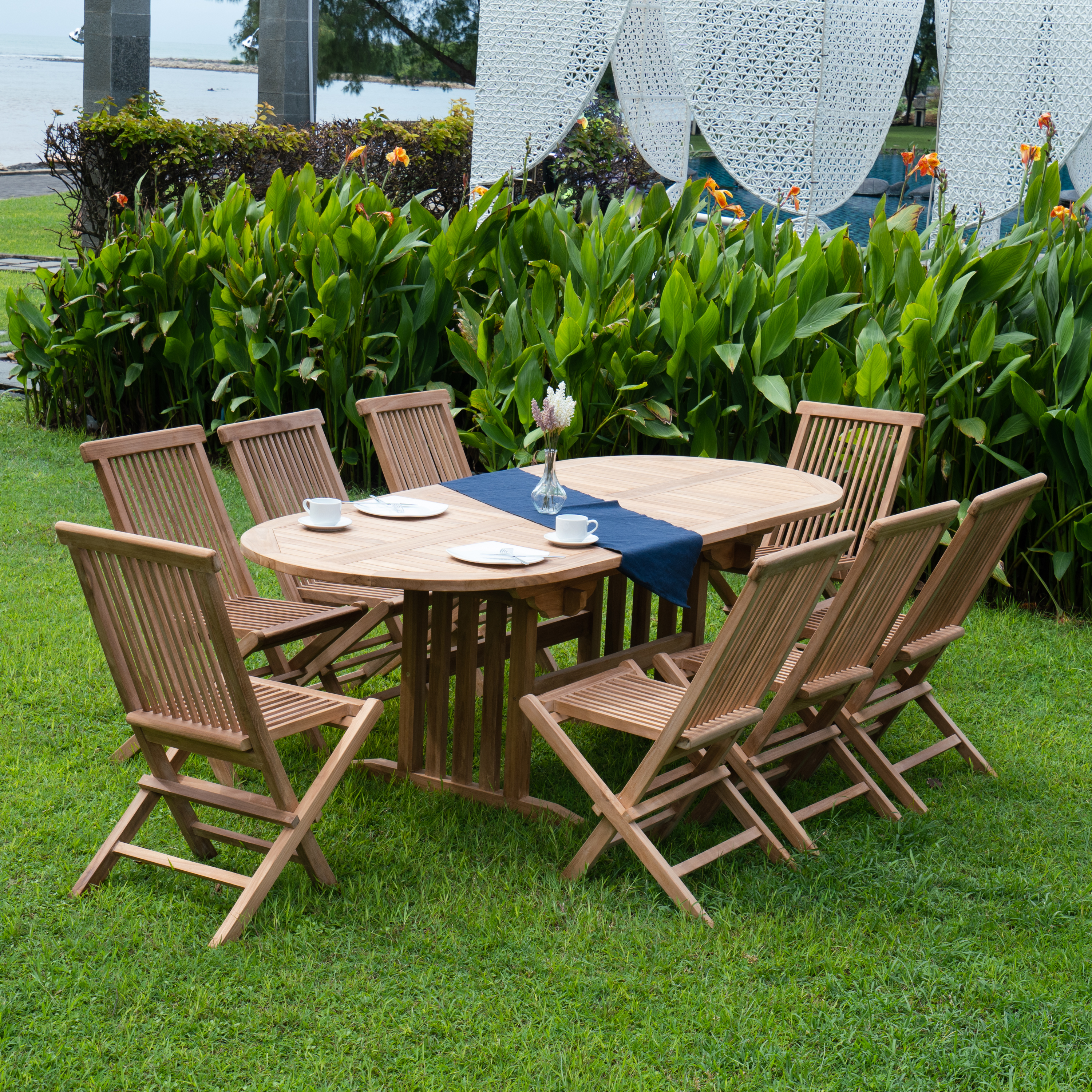 Teakgruppe; spisebord med åtte stoler - Saltö Teakgruppe; spisebord med åtte stoler - Saltö