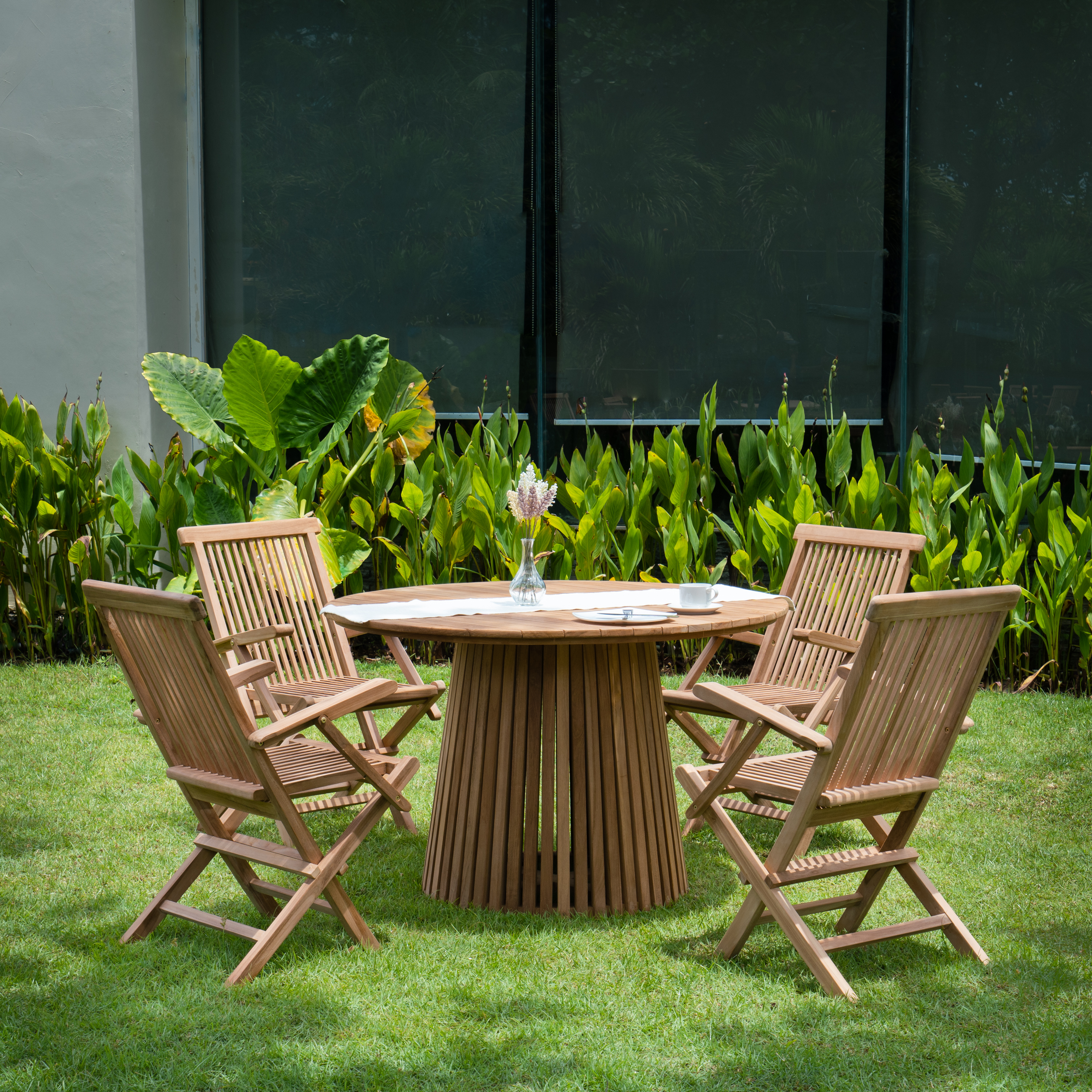 Utend�rsgruppe i teak: rundt bord med 4 lenestoler - Salt�