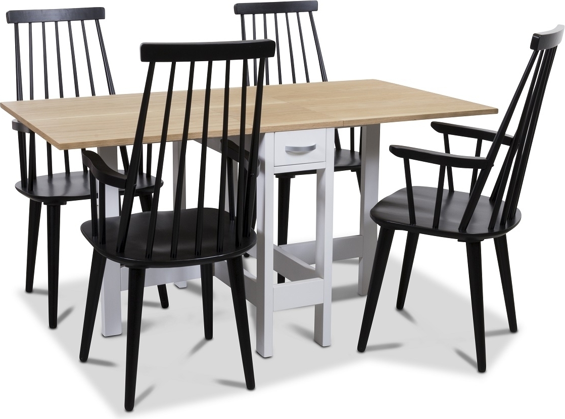 Signum spisegruppe Slagtbord hvit/eik med 4 svarte Dalsland kurvstoler med armlener