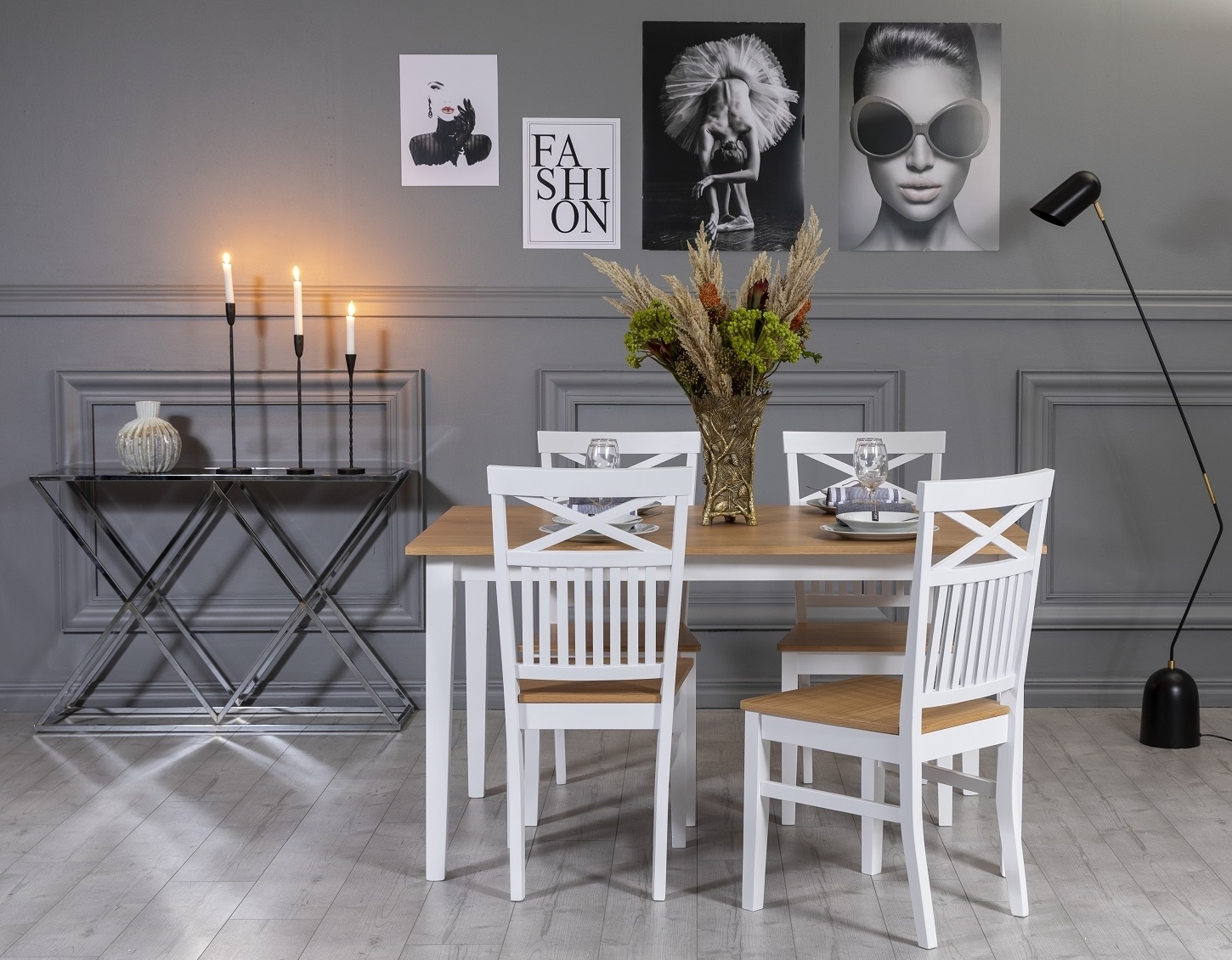 Fårö spisegruppe 140 cm inkludert 4 stk Fårö stoler med kryss - Eik/hvit Fårö spisegruppe 140 cm inkludert 4 stk Fårö stoler med kryss - Eik/hvit