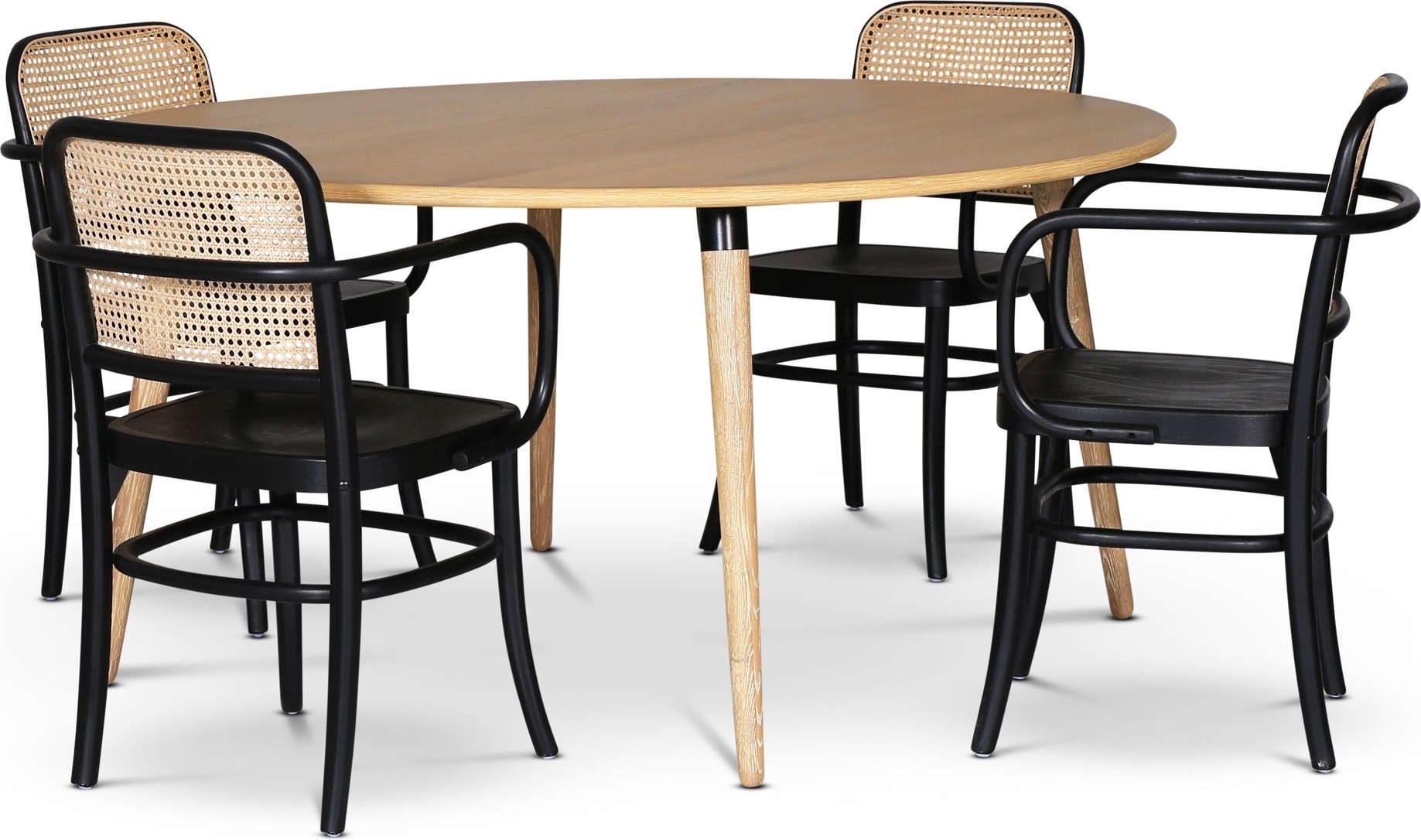 Omni spisegruppe, rundt spisebord Ø130 cm inkludert 4 stk. Nemis sorte karmstoler - Whitewash Omni spisegruppe, rundt spisebord Ø130 cm inkludert 4 stk. Nemis sorte karmstoler - Whitewash