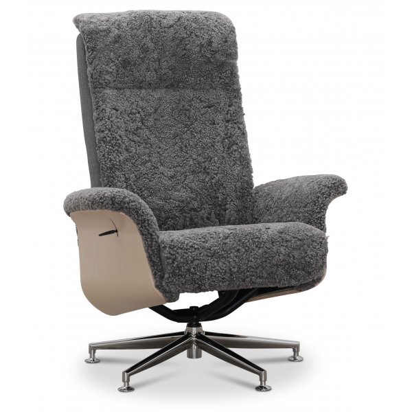 Ulla lenestol med fotskammel i saueskinn - Grå / whitewash / Krom + Tekstilrens for møbler Ulla lenestol med fotskammel i saueskinn - Grå / whitewash / Krom + Tekstilrens for møbler