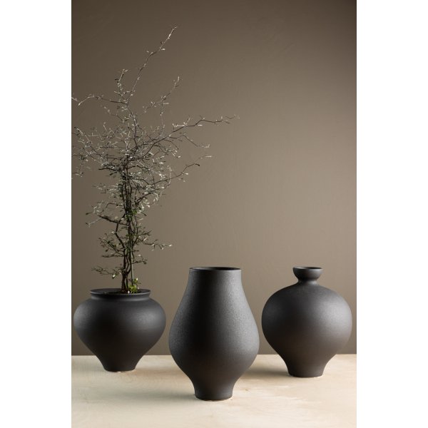Rellis vase 14 x 24 cm - Sort Rellis vase 14 x 24 cm - Sort