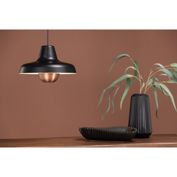 Högbyn taklampe - Sort/Kobber Högbyn taklampe - Sort/Kobber