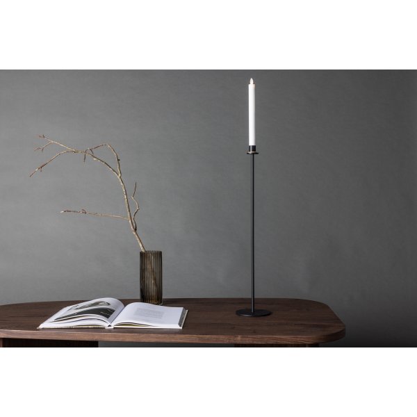 Hogehall LED lysestake H79 cm - Sort/Hvit Hogehall LED lysestake H79 cm - Sort/Hvit