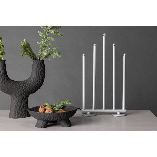 Björnfjället lysestake 22 x 42 cm - Sort/Sølv Björnfjället lysestake 22 x 42 cm - Sort/Sølv