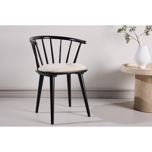 Bobby spisestol i svart gummitre - beige pute