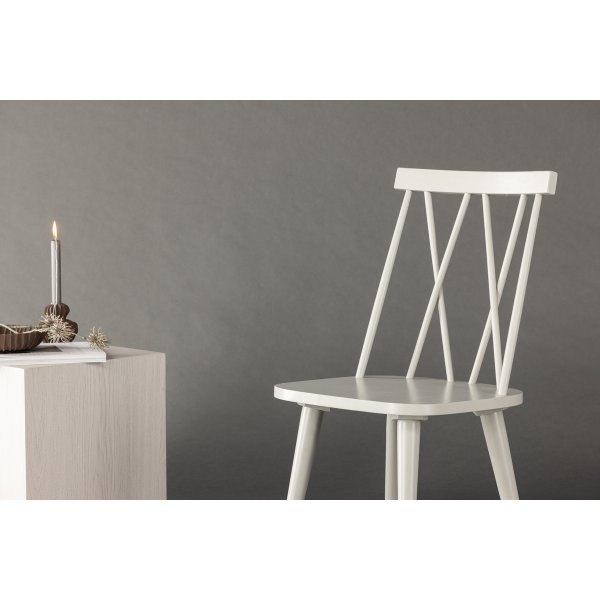 Mariette spisestol i flettet graktig