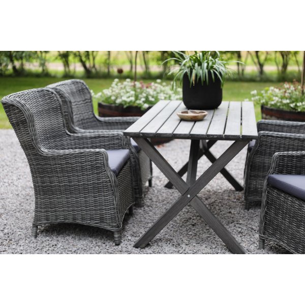 Spisegruppe Scottsdale: Bord 150 cm inkludert 4 stk. Jacksonville lenestoler i grå kunstrotting + Tekstilrens for møbler Spisegruppe Scottsdale: Bord 150 cm inkludert 4 stk. Jacksonville lenestoler i grå kunstrotting + Tekstilrens for møbler