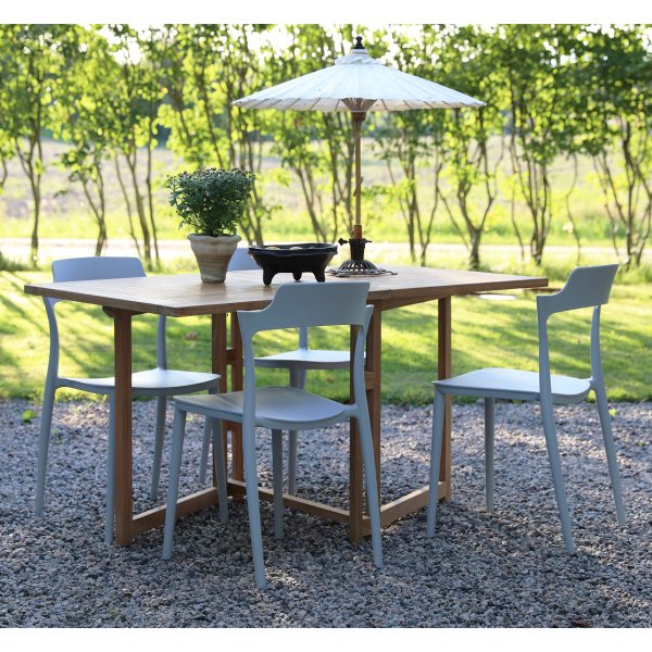 Spisegruppe Salt� teak: Slangbord i teak inkludert 4 stk. Abbe stoler