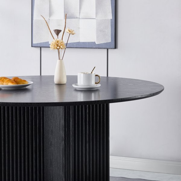 Spisegruppe Crossby bord �120 cm i svartbeiset eik med 4 Wilma spisestoler i hvit teddy