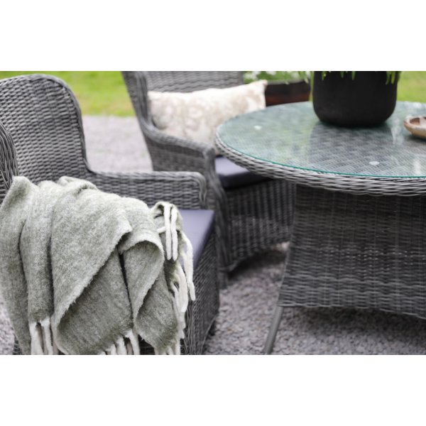 Spisegruppe; 4 stoler og spisebord 110 cm gr/rotting