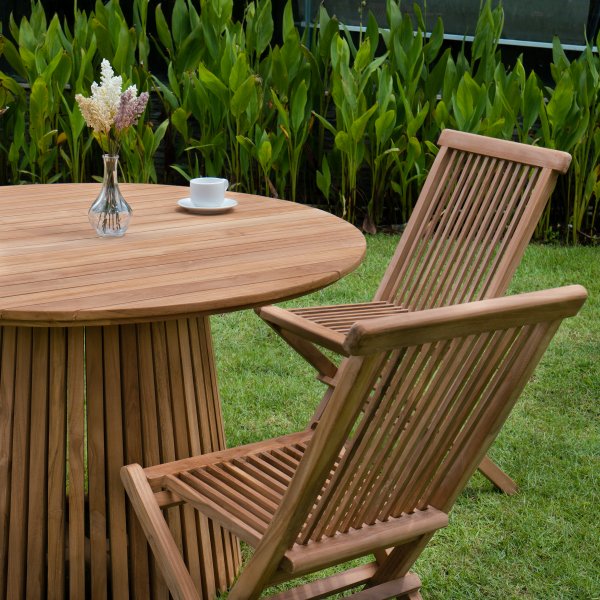 Utendørsgruppe i teak; rundt bord med 4 stoler - Saltö Utendørsgruppe i teak; rundt bord med 4 stoler - Saltö