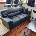 Kundebilde Sofa i svart PVC 3-seter - Dominic: Overrasket positiv til denne lille...