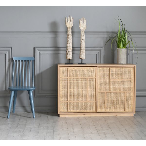 Skjenk med oppbevaring og rottingdører 120 cm brede - Stockholm Skjenk med oppbevaring og rottingdører 120 cm brede - Stockholm