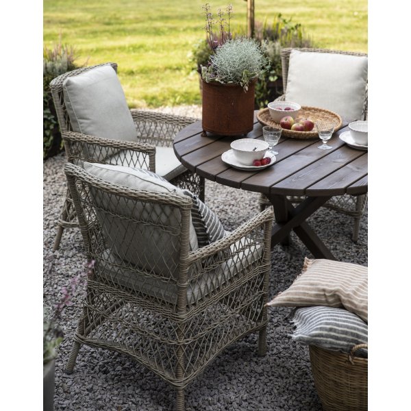 Provence utend�rs gruppe: Scottsdale rundt brunt spisebord �112 cm inkludert 4 Provence lenestoler i naturfarget kunstrotting