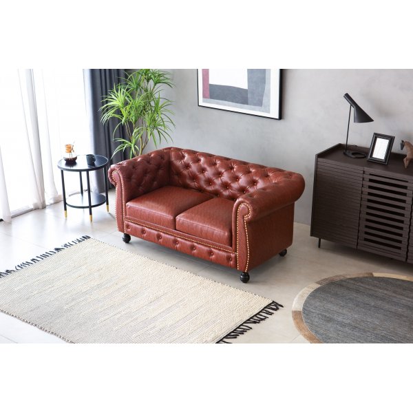 Chesterfield sofa 2-seter i brun PU Chesterfield sofa 2-seter i brun PU