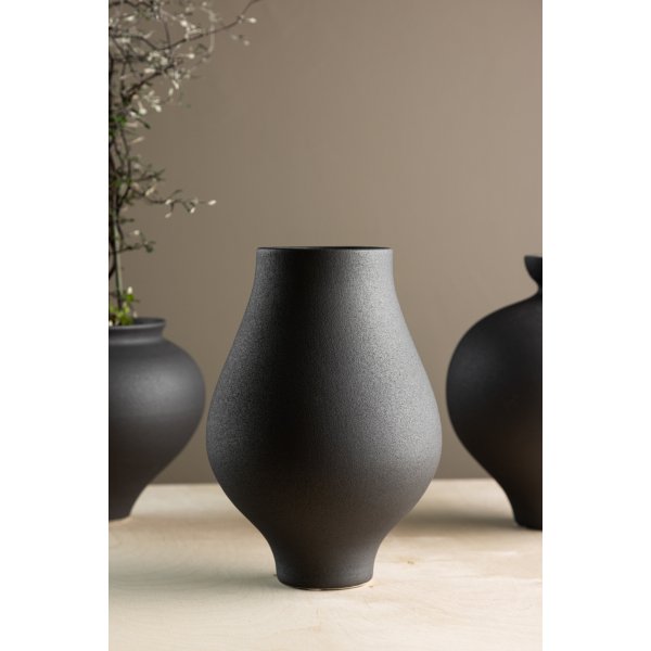 Rellis vase 14 x 24 cm - Sort Rellis vase 14 x 24 cm - Sort