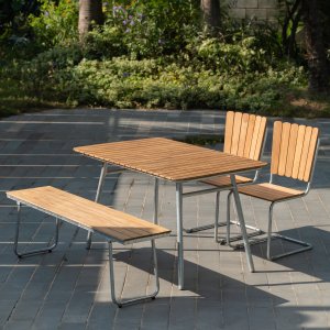Möllan utegruppe i teak: 2 stoler med benk og spisebord 120x80 cm Möllan utegruppe i teak: 2 stoler med benk og spisebord 120x80 cm