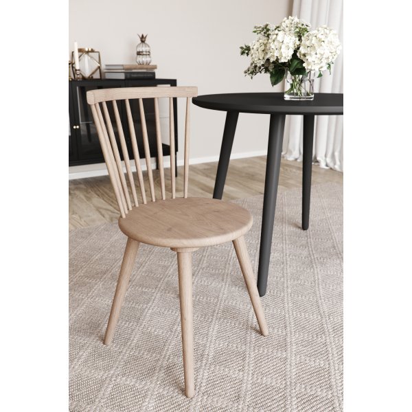 Pinnestolen Castor - Hvitoljet eik (Whitewash) + Møbelrengjøring Pinnestolen Castor - Hvitoljet eik (Whitewash) + Møbelrengjøring