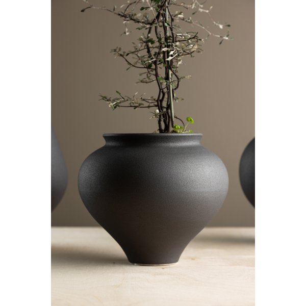 Rellis vase 18 x 18 cm - Sort Rellis vase 18 x 18 cm - Sort
