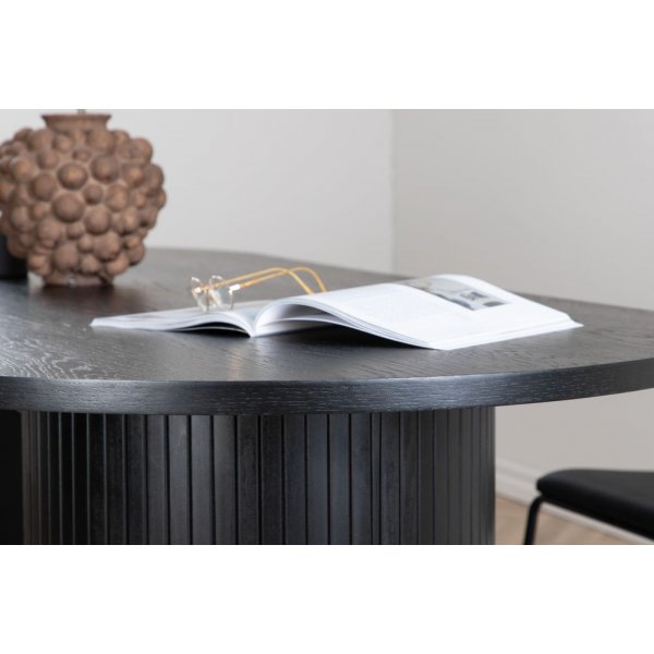 Inter ovalt spisebord - Svartbeiset eikefinr