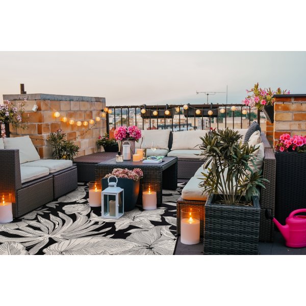 Domani Flower flatvevd teppe Svart Domani Flower flatvevd teppe Svart