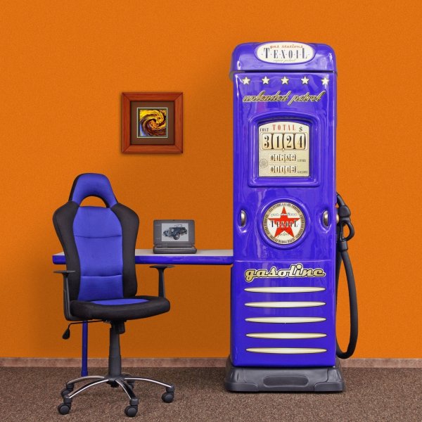 Skrivebord med garderobe innbygd bensinstasjon - Valgfri farge!