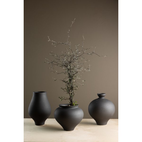 Rellis vase 18 x 18 cm - Sort Rellis vase 18 x 18 cm - Sort