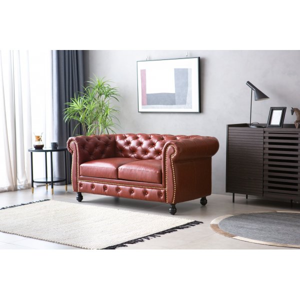 Chesterfield sofa 2-seter i brun PU Chesterfield sofa 2-seter i brun PU