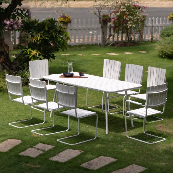 Spisegruppe for 8 personer: bord 180x80 cm med 8 stoler