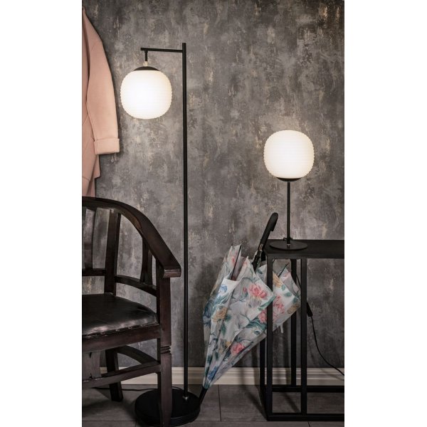 Gulvlampe Rille - Svart/opalhvit Gulvlampe Rille - Svart/opalhvit