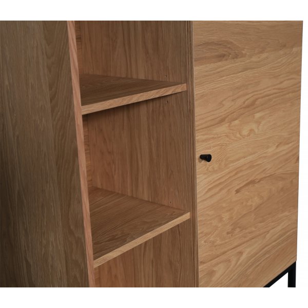 Stilo V.2 highboard - Oljet eik / Svart metall