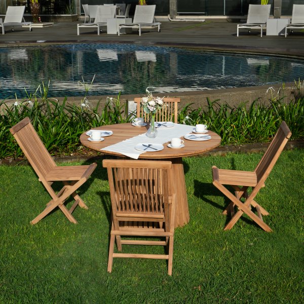 Utendørsgruppe i teak; rundt bord med 4 stoler - Saltö Utendørsgruppe i teak; rundt bord med 4 stoler - Saltö