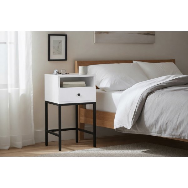 Nattbord Brooklyn hvitmalt - 35x28x70 cm