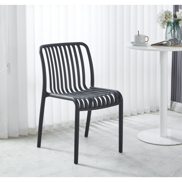 Noa stabelbar stol - Stol i sort plast