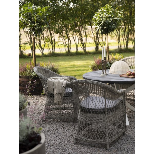 Utendørs lenestol i grå syntetisk rotting med pute Utendørs lenestol i grå syntetisk rotting med pute