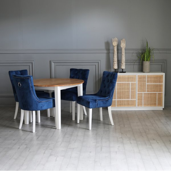 Dalsland spisegruppe: Rundt bord i Eik/Hvit med 4 Blå Tuva stoler Dalsland spisegruppe: Rundt bord i Eik/Hvit med 4 Blå Tuva stoler
