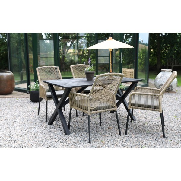 Scottsdale spisegruppe for uteplassen spisebord med 4 stk. Ystad karmstoler - Svart/Beige