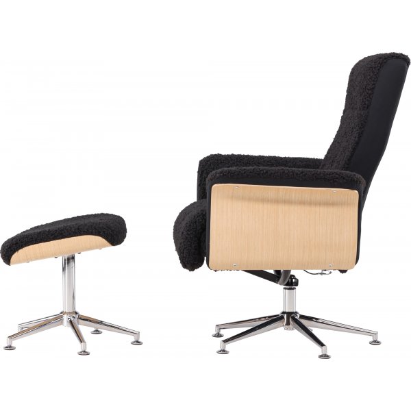 Hagön hvilestol med fotskammel - Svart saueskinnsimitasjon/oljet eik Hagön hvilestol med fotskammel - Svart saueskinnsimitasjon/oljet eik