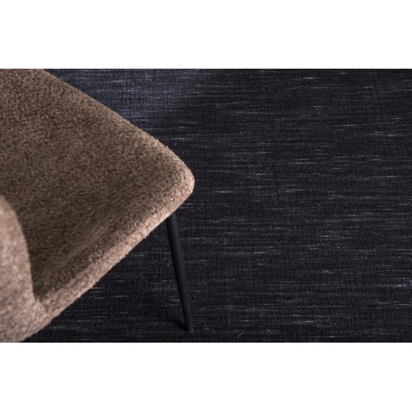 Elton flatvevd ullteppe - svart Elton flatvevd ullteppe - svart